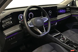 harmaa Volkswagen Tiguan 2025 kuva 6.