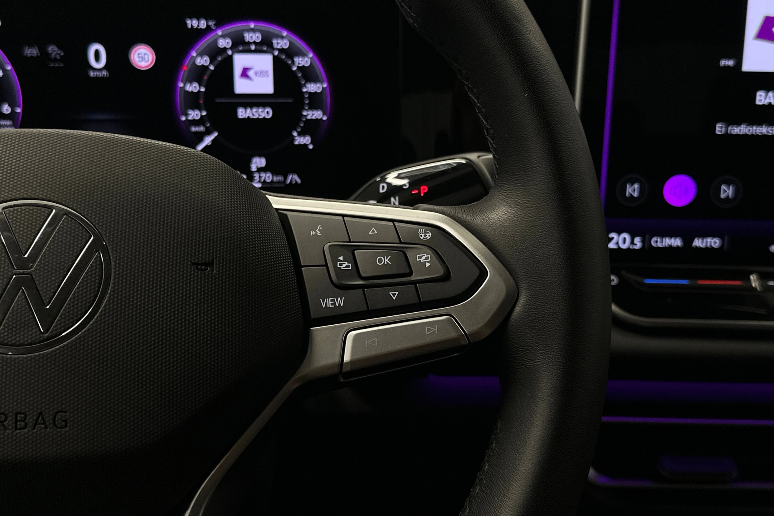 harmaa Volkswagen Tiguan 2025 kuva 12.