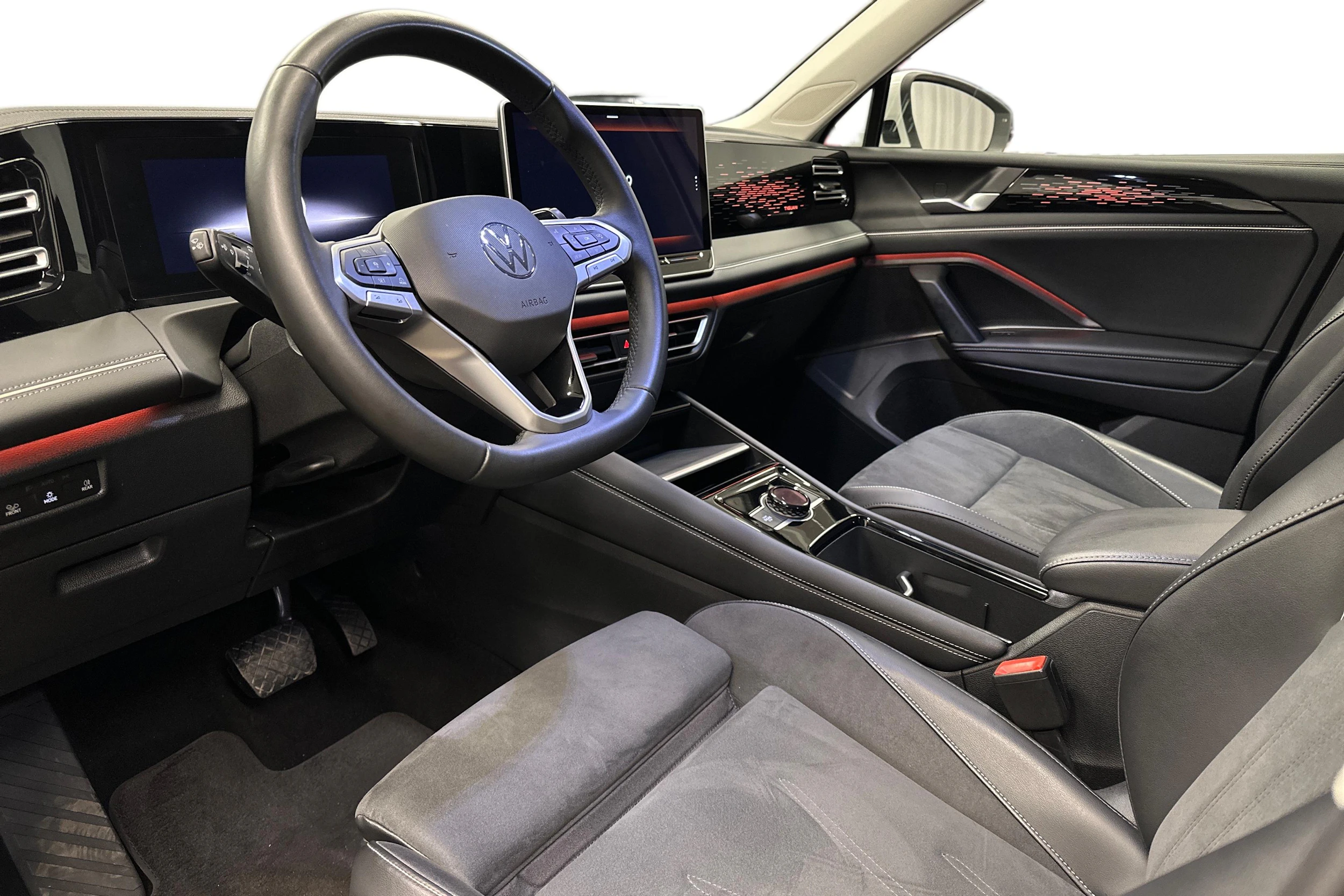 valkoinen Volkswagen Tiguan 2025 kuva 6.
