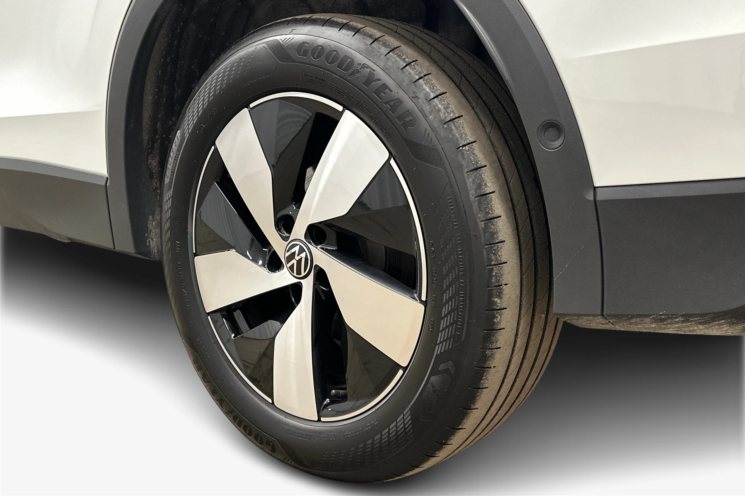 valkoinen Volkswagen Tiguan 2025 kuva 9.