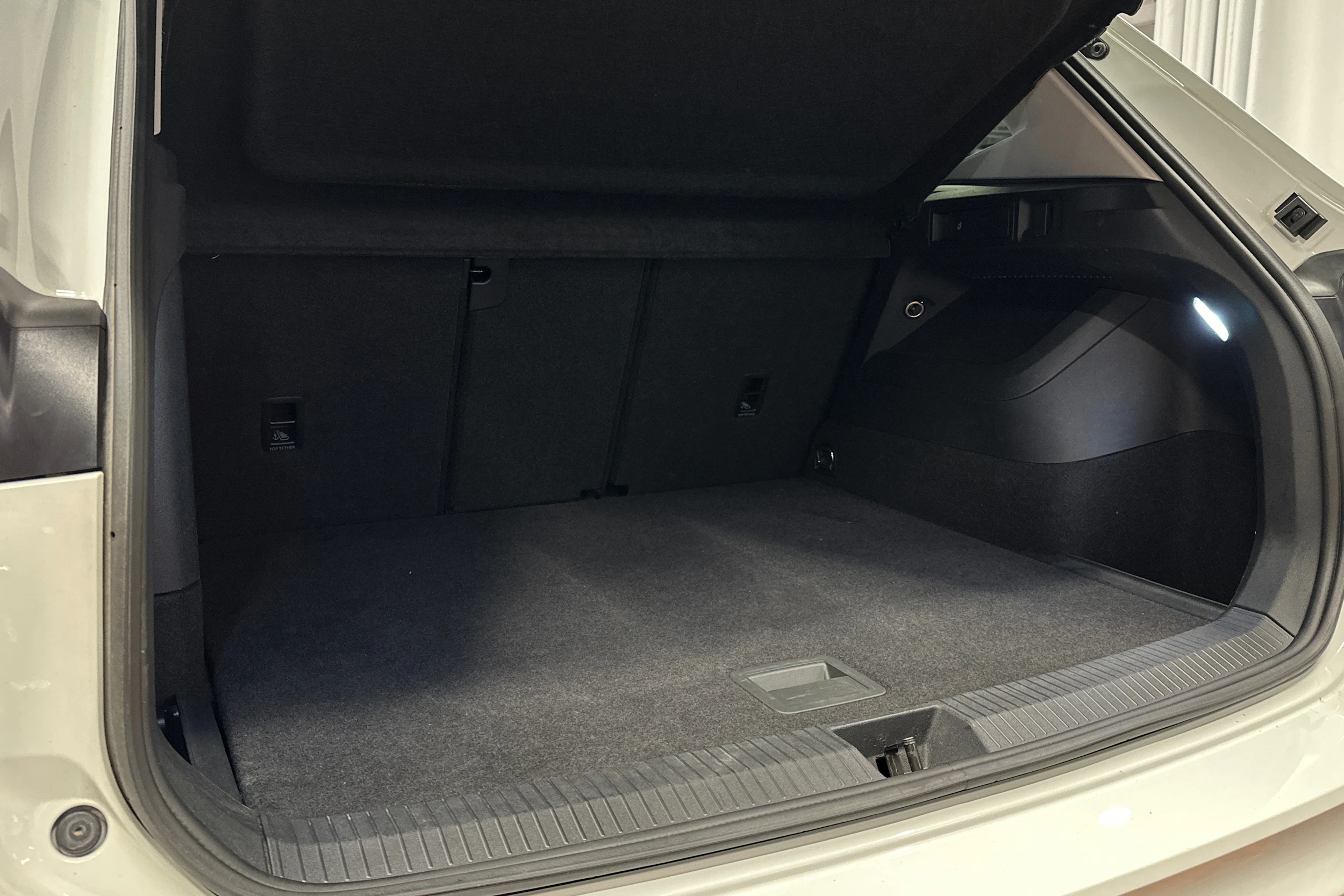 valkoinen Volkswagen Tiguan 2025 kuva 14.