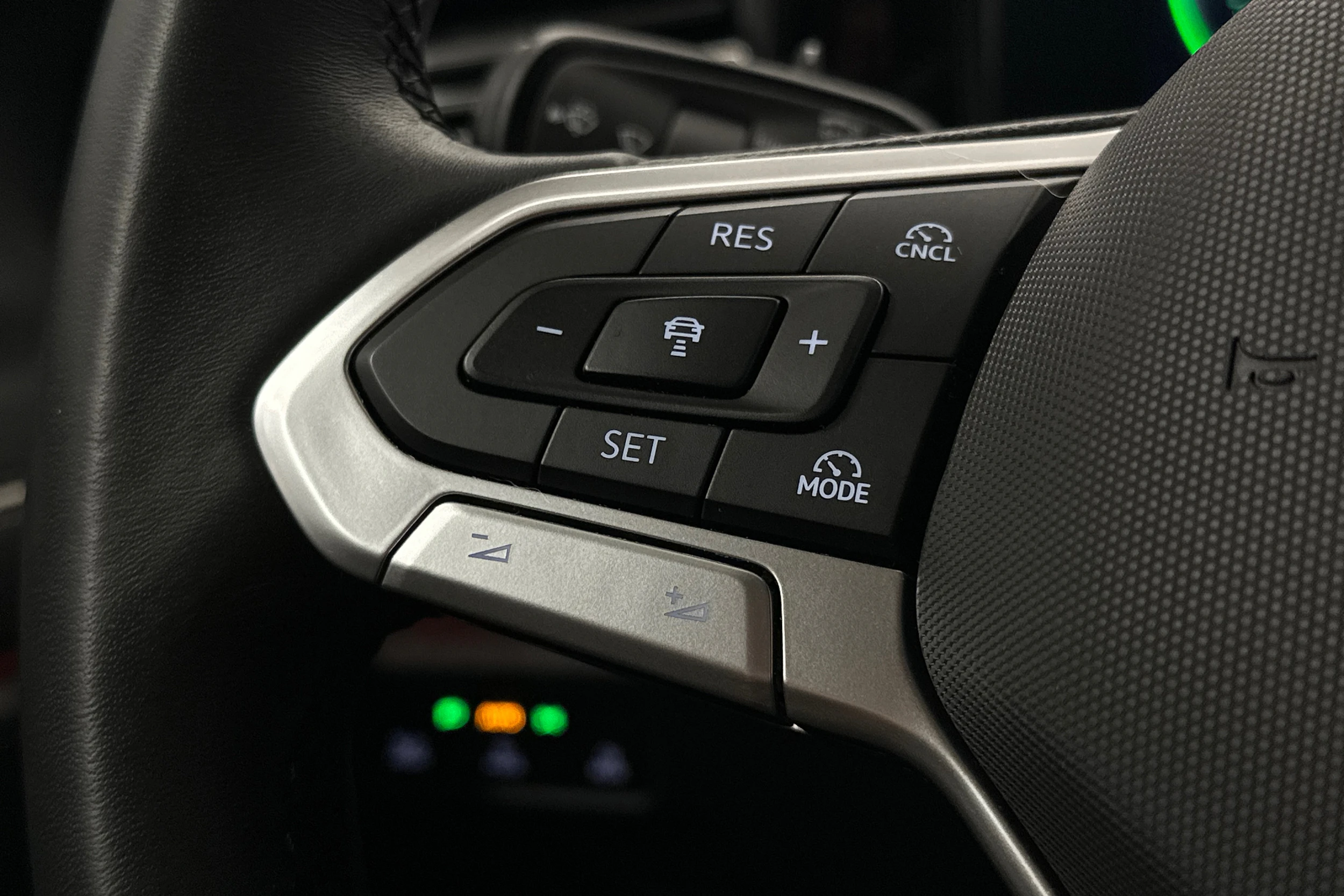 valkoinen Volkswagen Tiguan 2025 kuva 19.