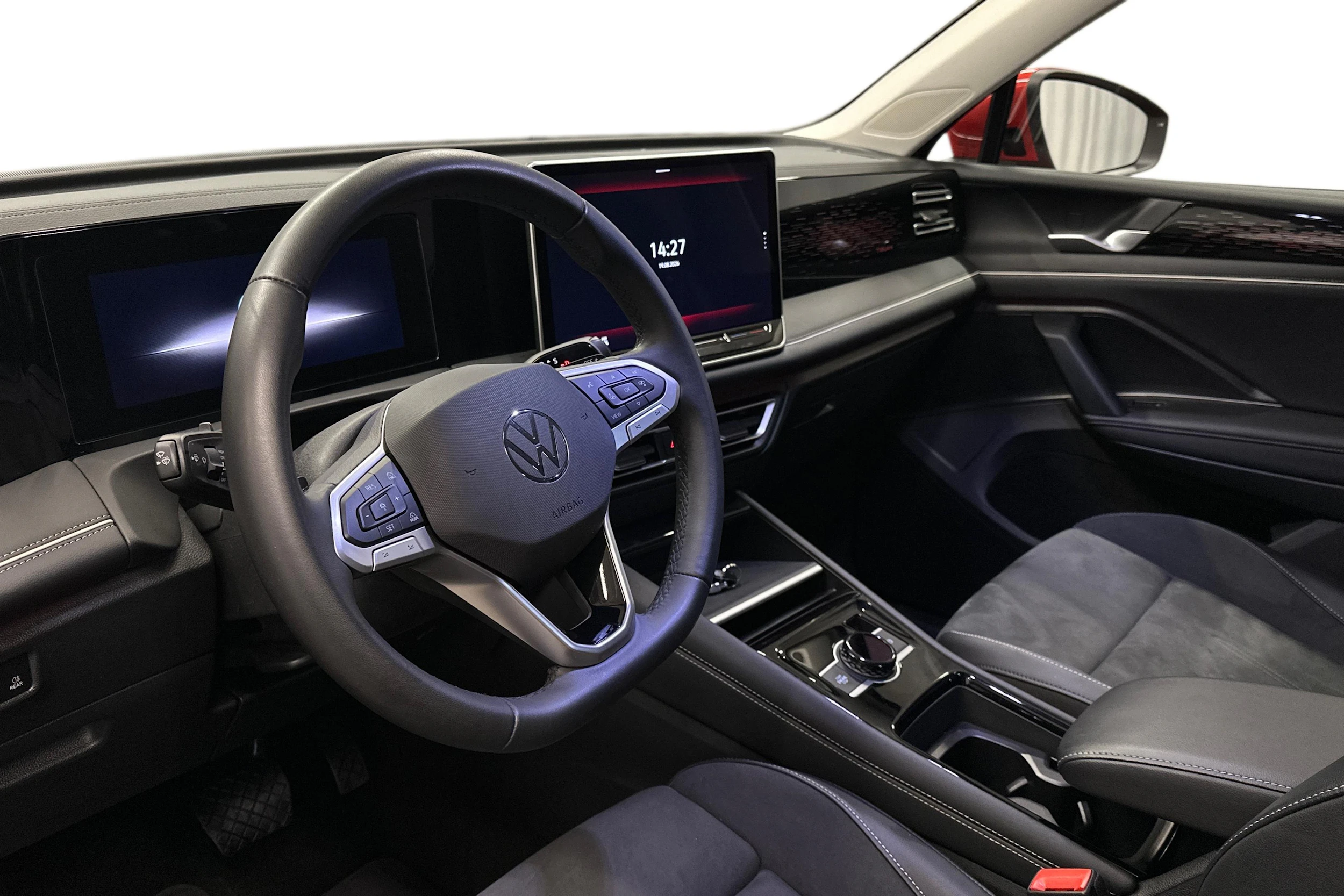 oranssi Volkswagen Tiguan 2025 kuva 6.