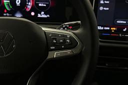 oranssi Volkswagen Tiguan 2025 kuva 12.