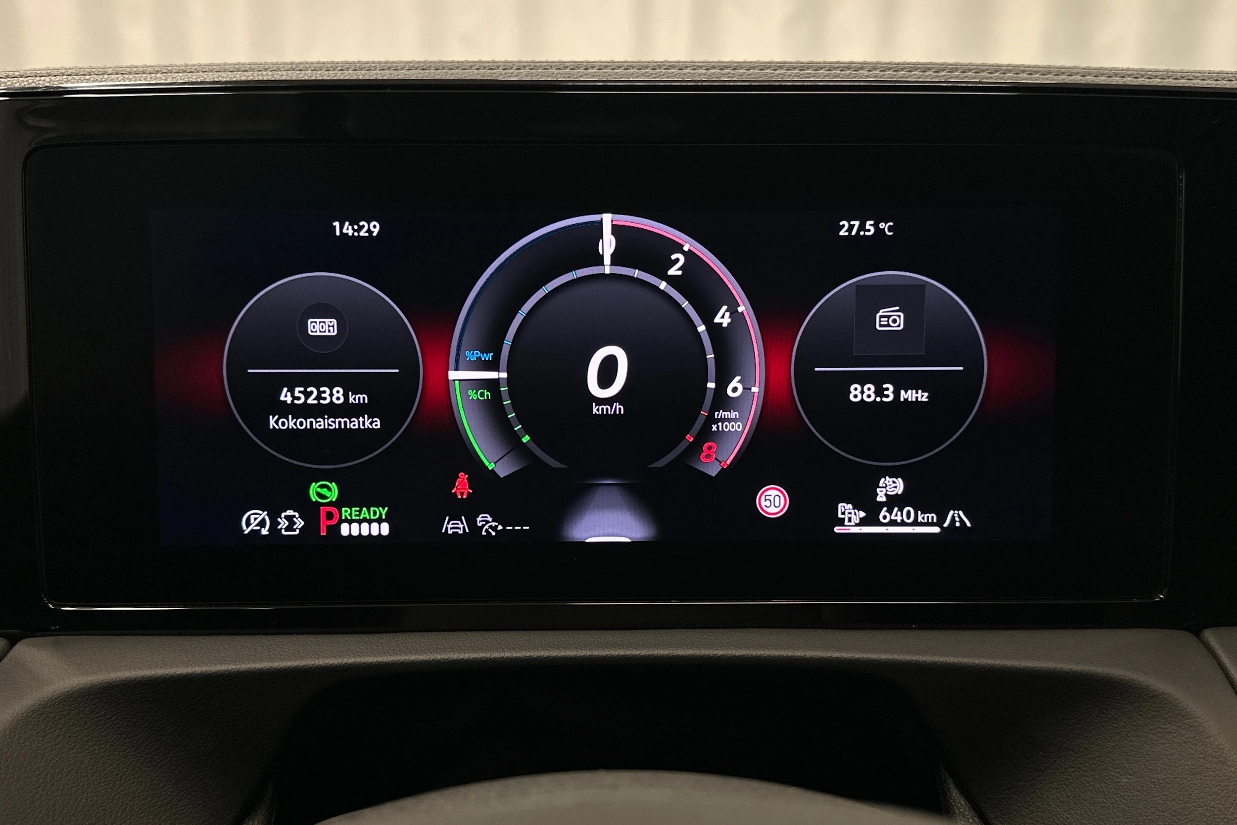 oranssi Volkswagen Tiguan 2025 kuva 13.