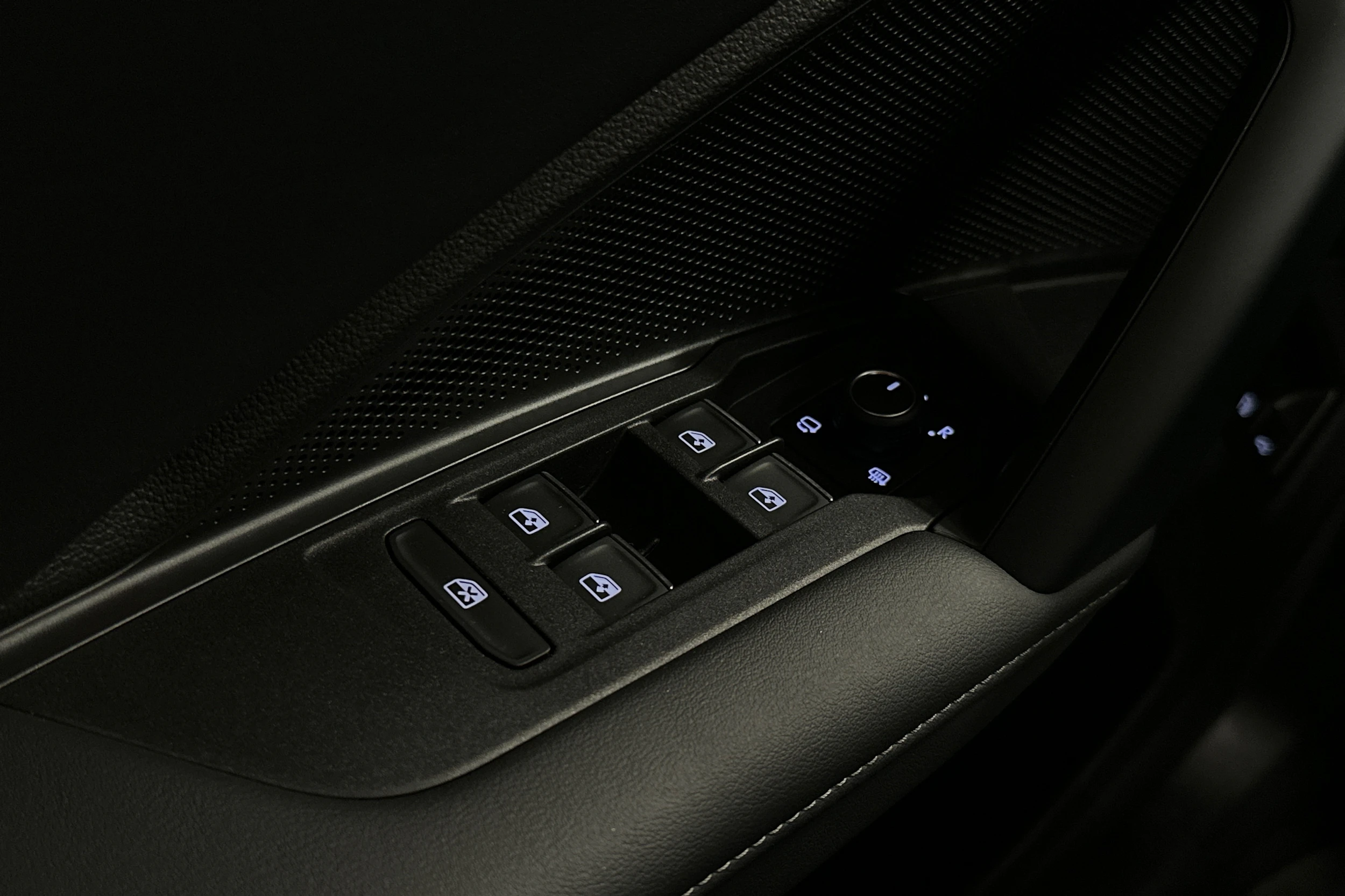 oranssi Volkswagen Tiguan 2025 kuva 14.