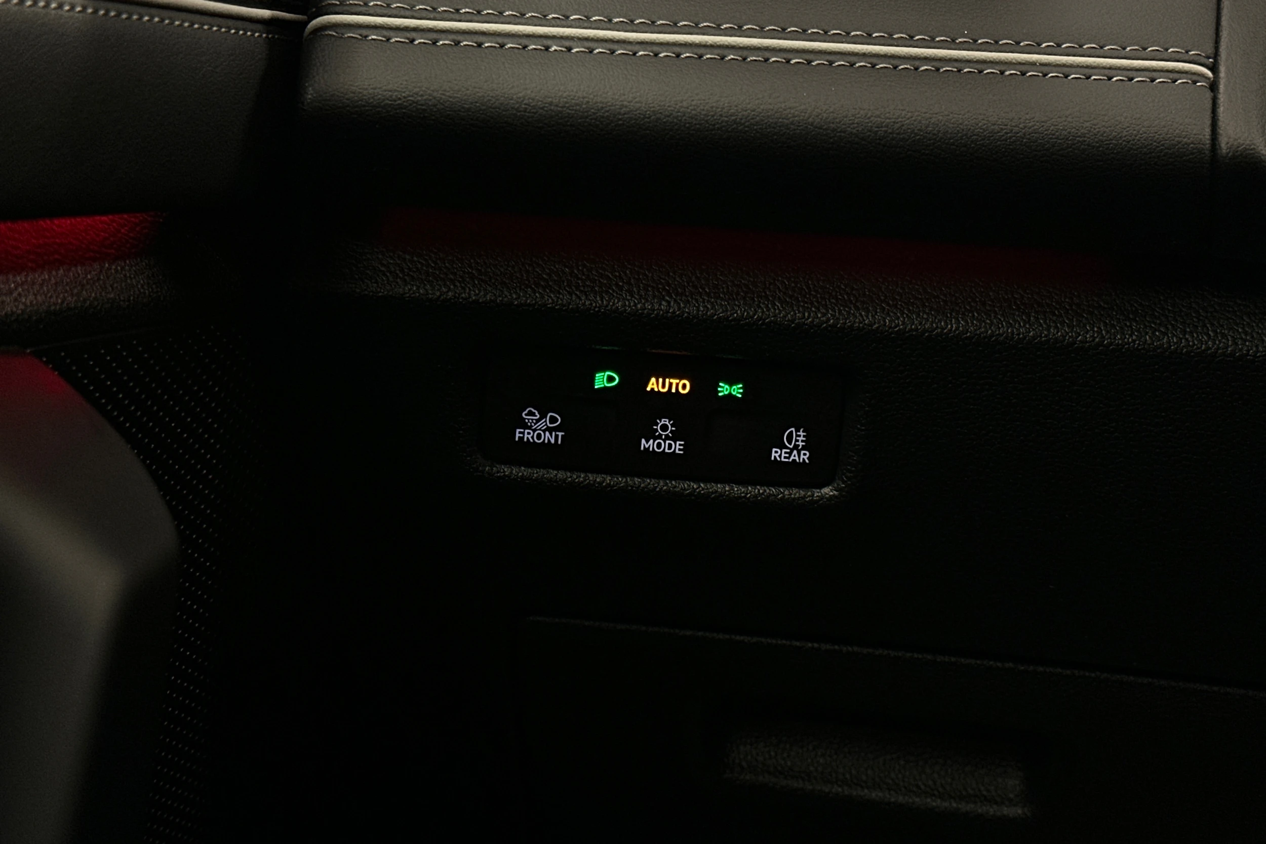 oranssi Volkswagen Tiguan 2025 kuva 15.