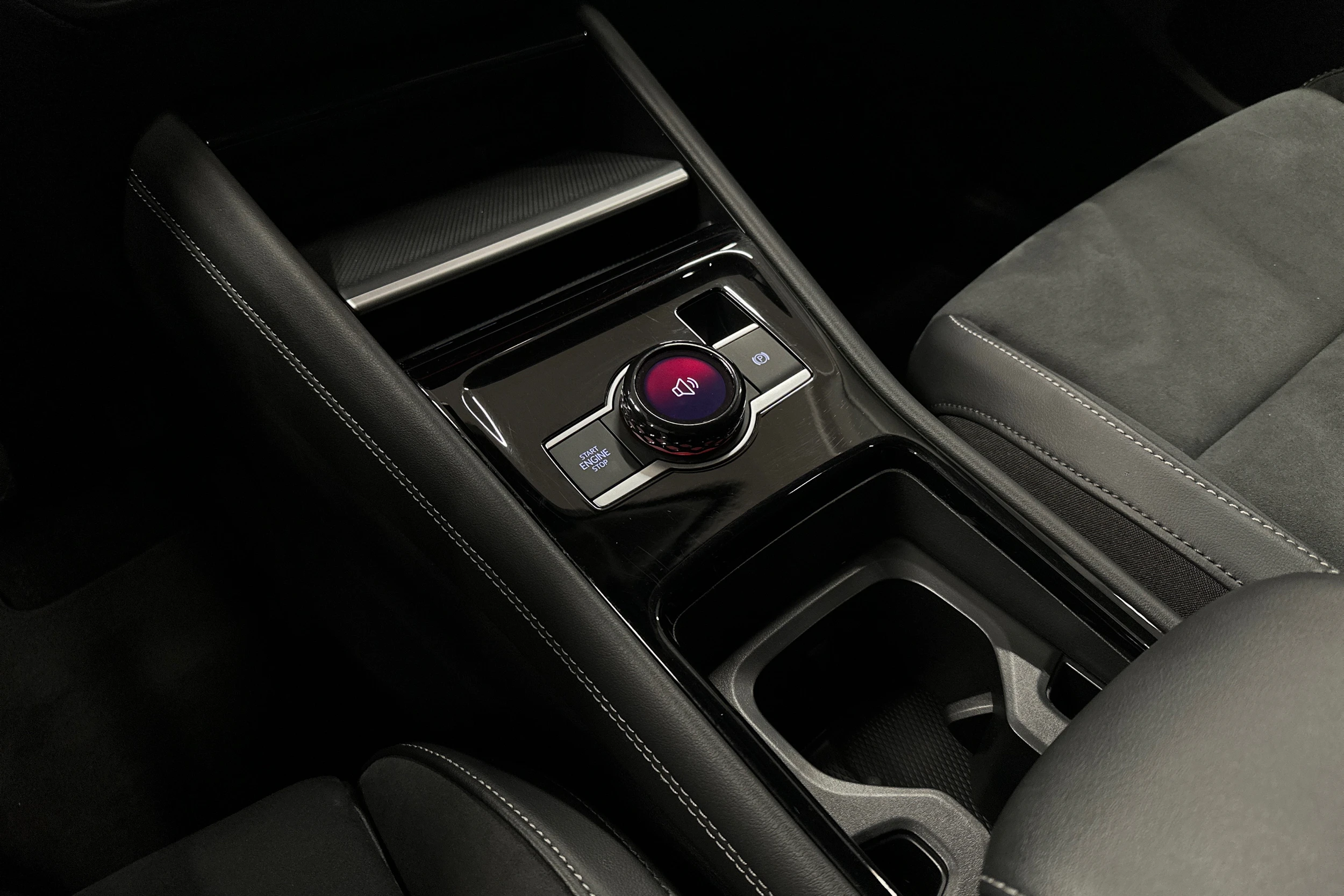 oranssi Volkswagen Tiguan 2025 kuva 33.
