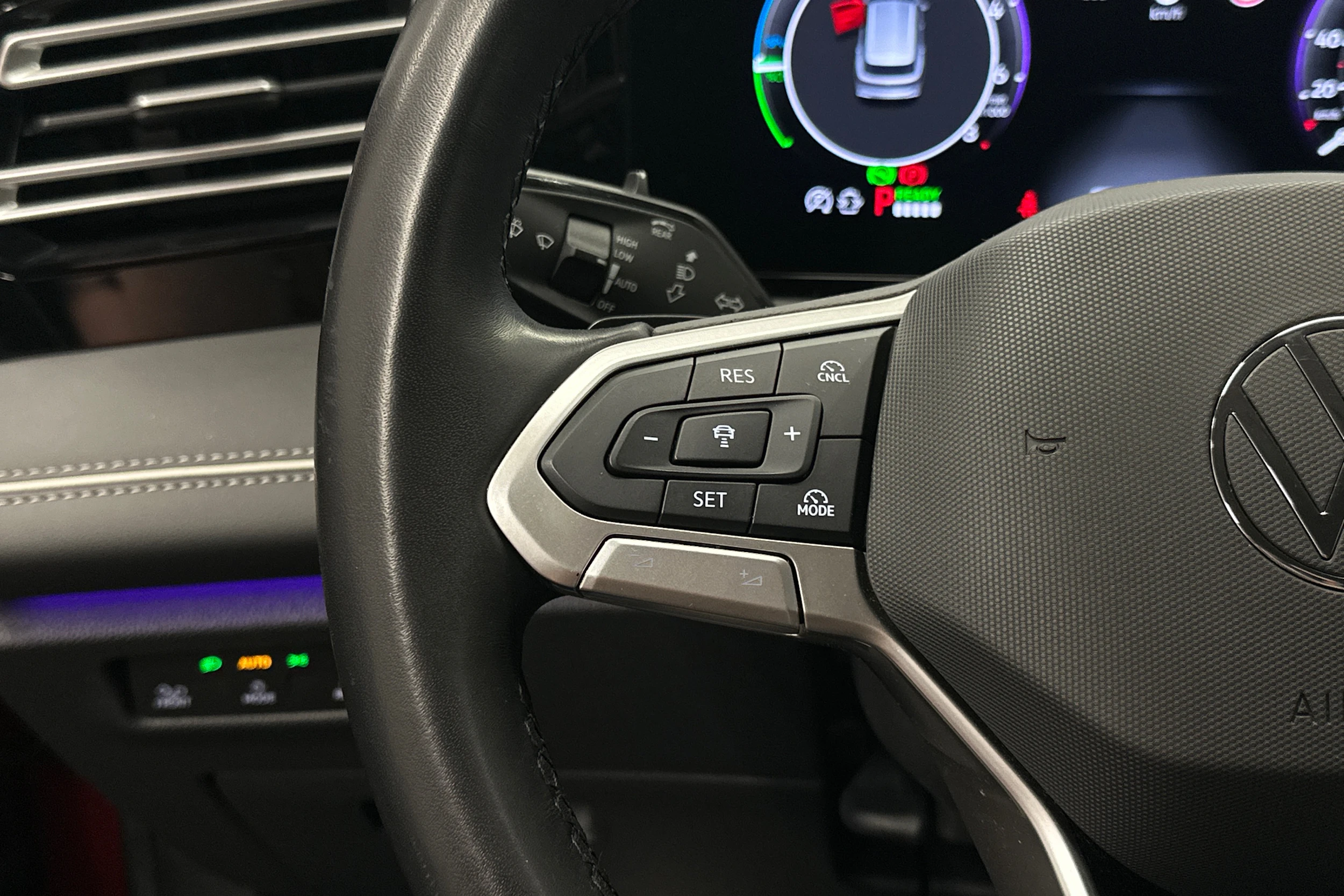 punainen Volkswagen Tiguan 2025 kuva 11.