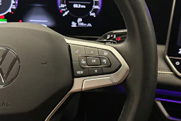 punainen Volkswagen Tiguan 2025 kuva 12.