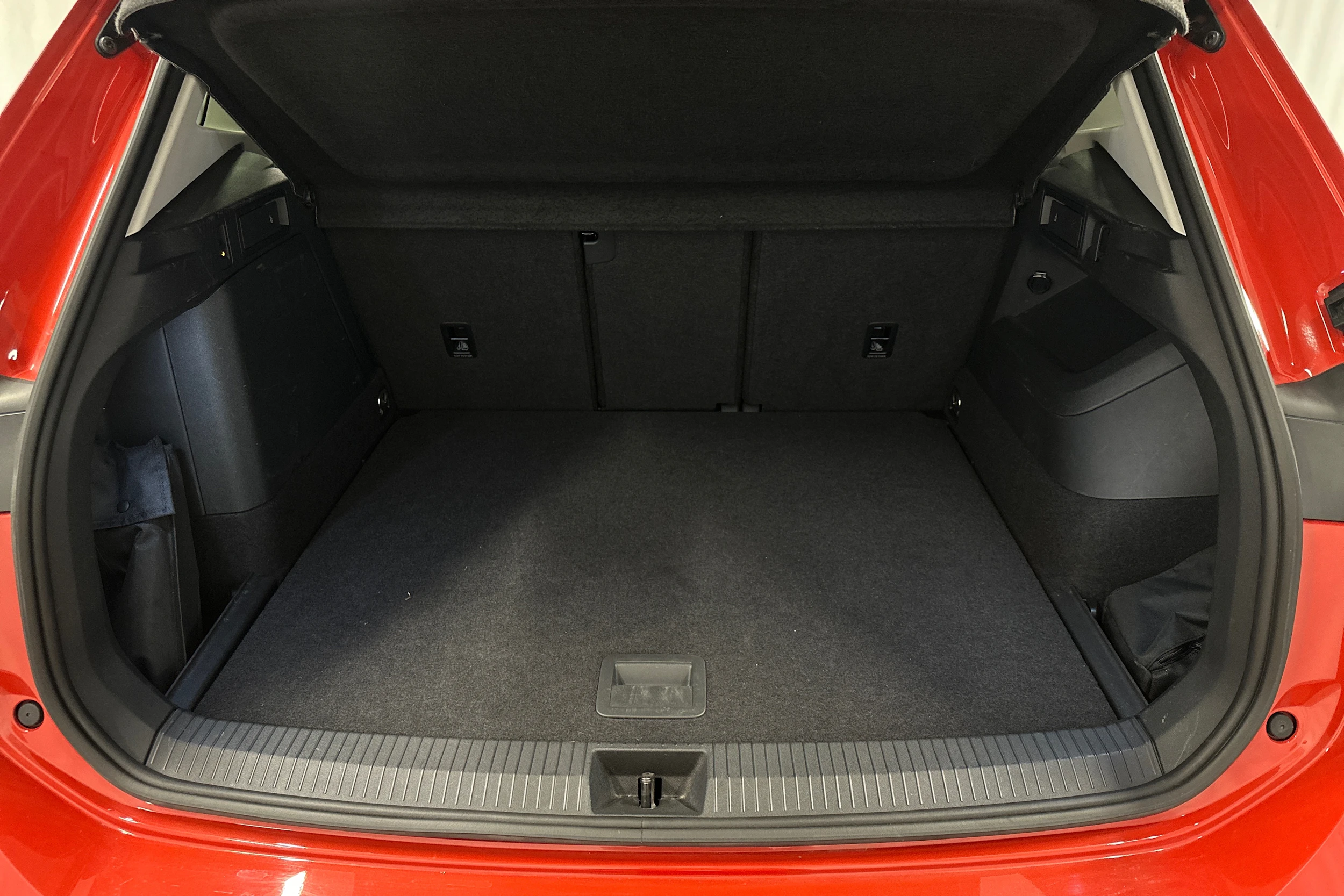 punainen Volkswagen Tiguan 2025 kuva 39.