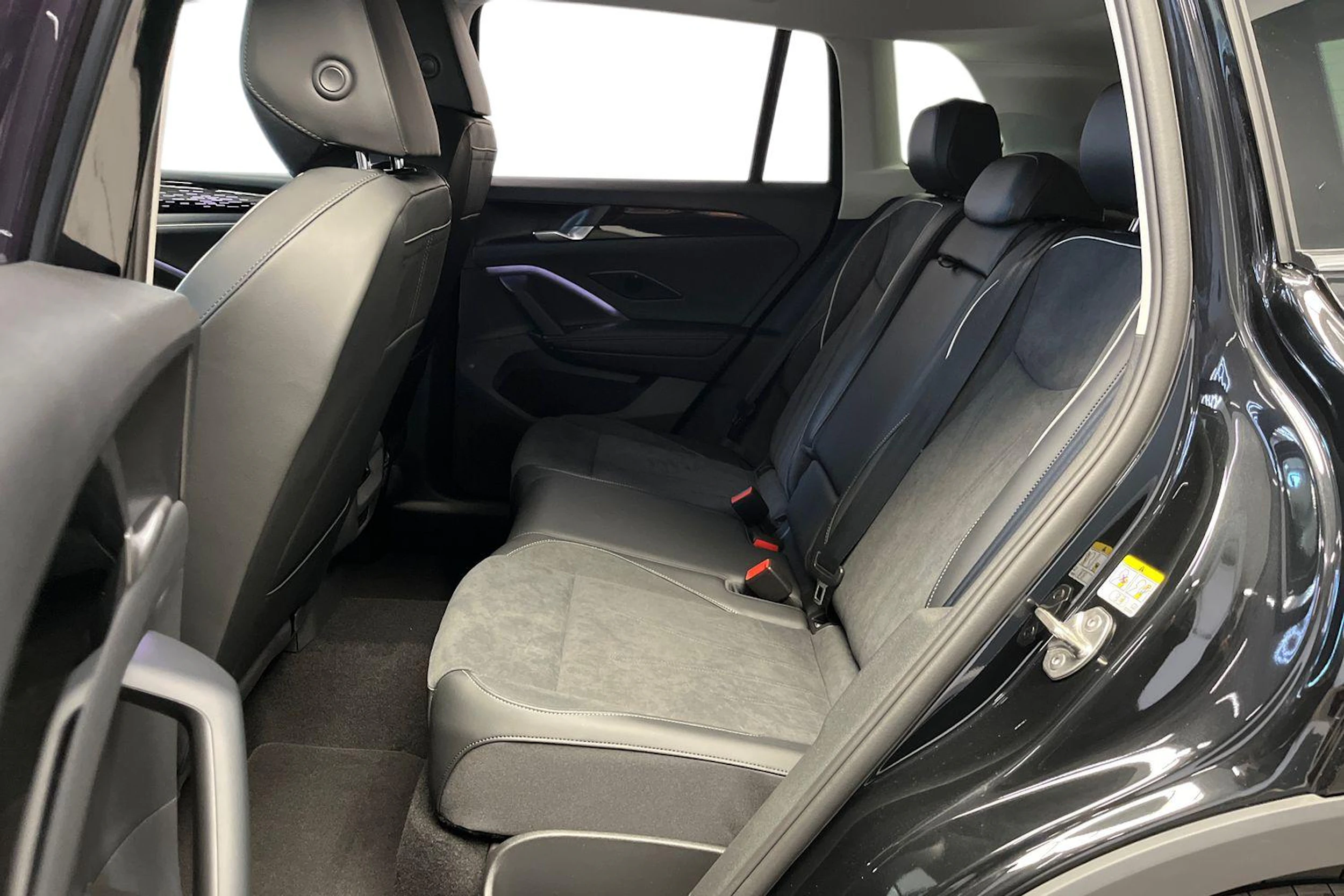 musta Volkswagen Tiguan 2025 kuva 8.