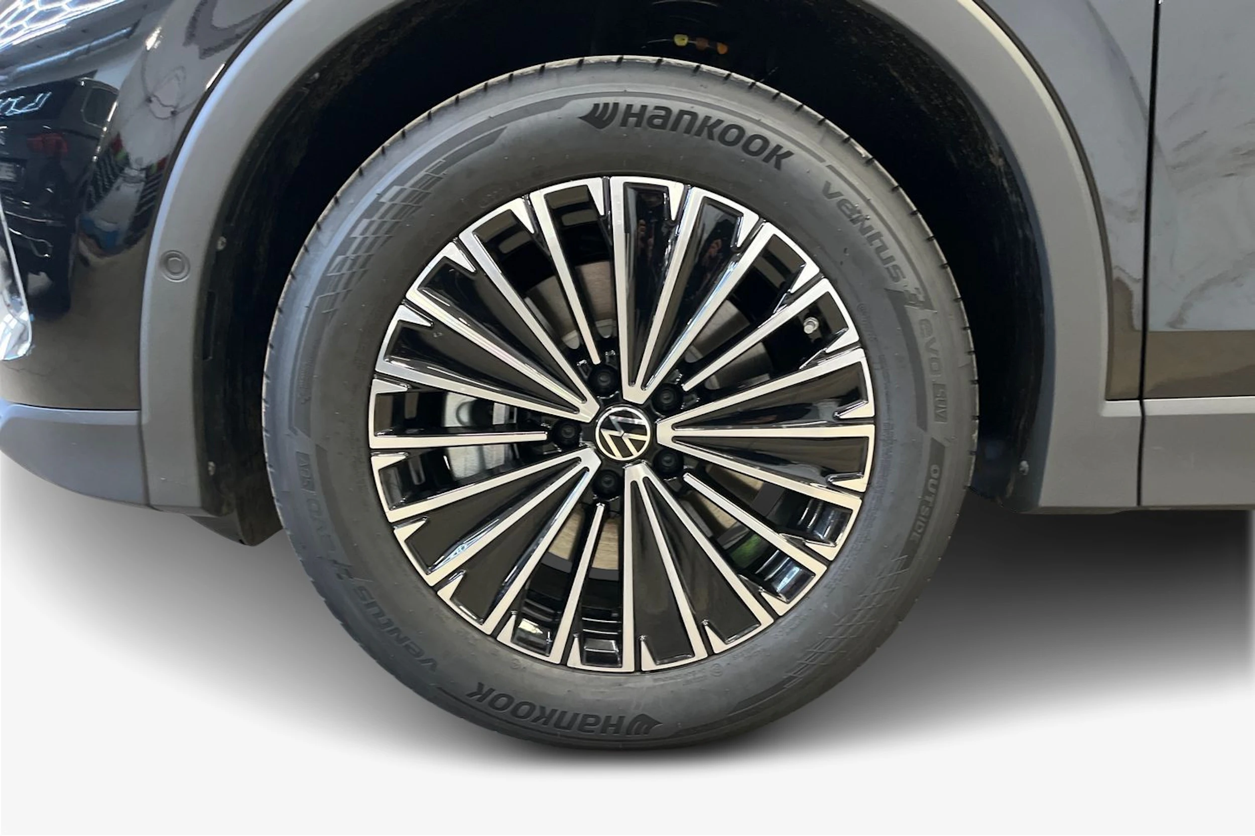 musta Volkswagen Tiguan 2025 kuva 9.