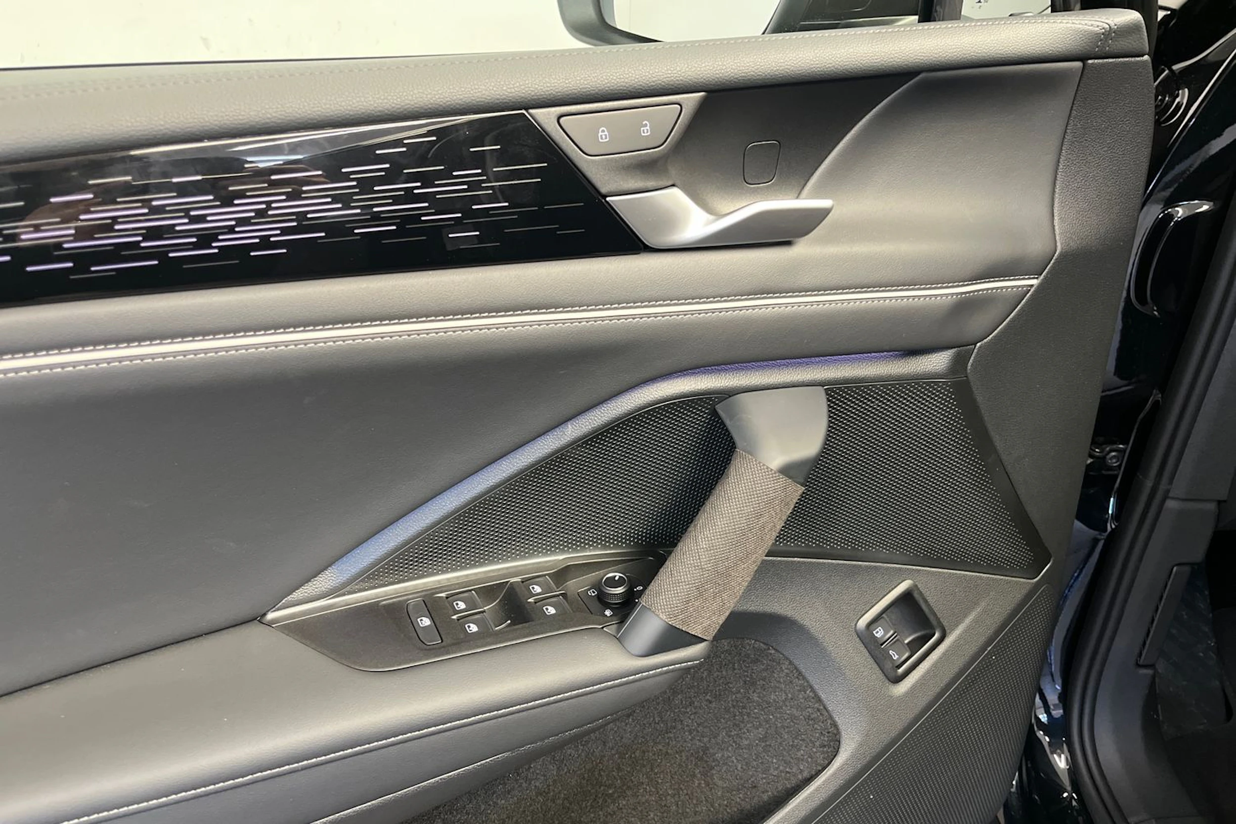 musta Volkswagen Tiguan 2025 kuva 12.