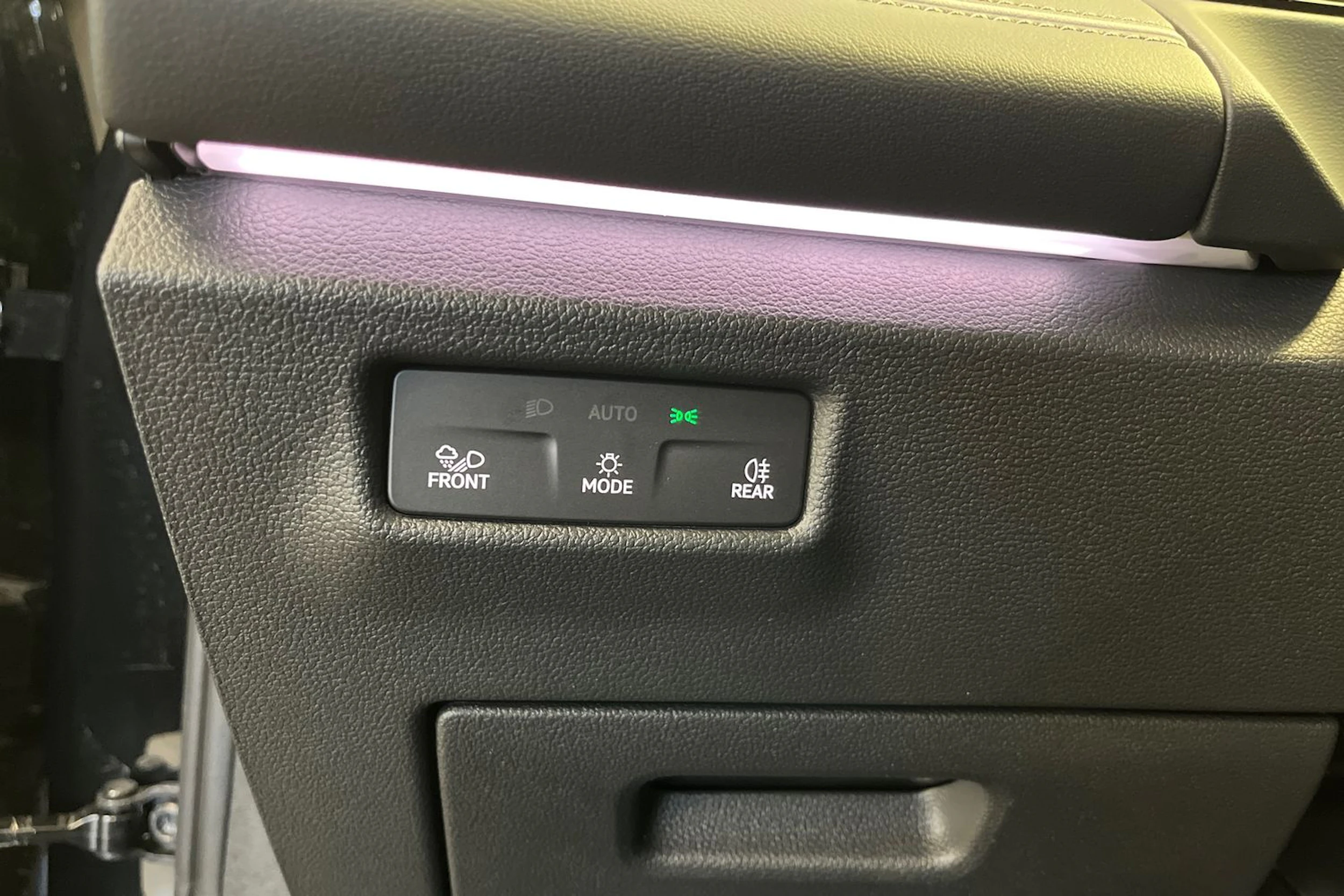 musta Volkswagen Tiguan 2025 kuva 13.