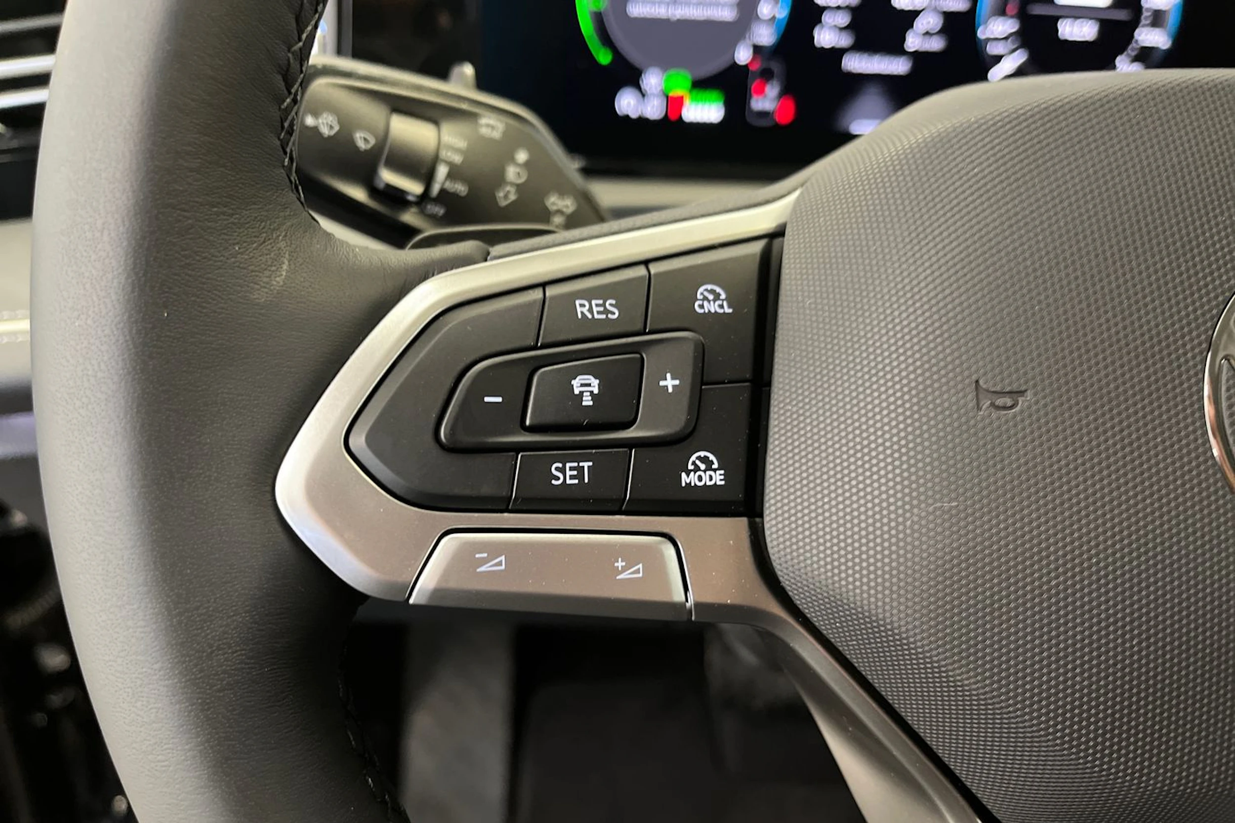 musta Volkswagen Tiguan 2025 kuva 14.