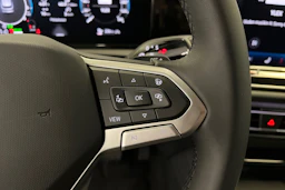 musta Volkswagen Tiguan 2025 kuva 15.