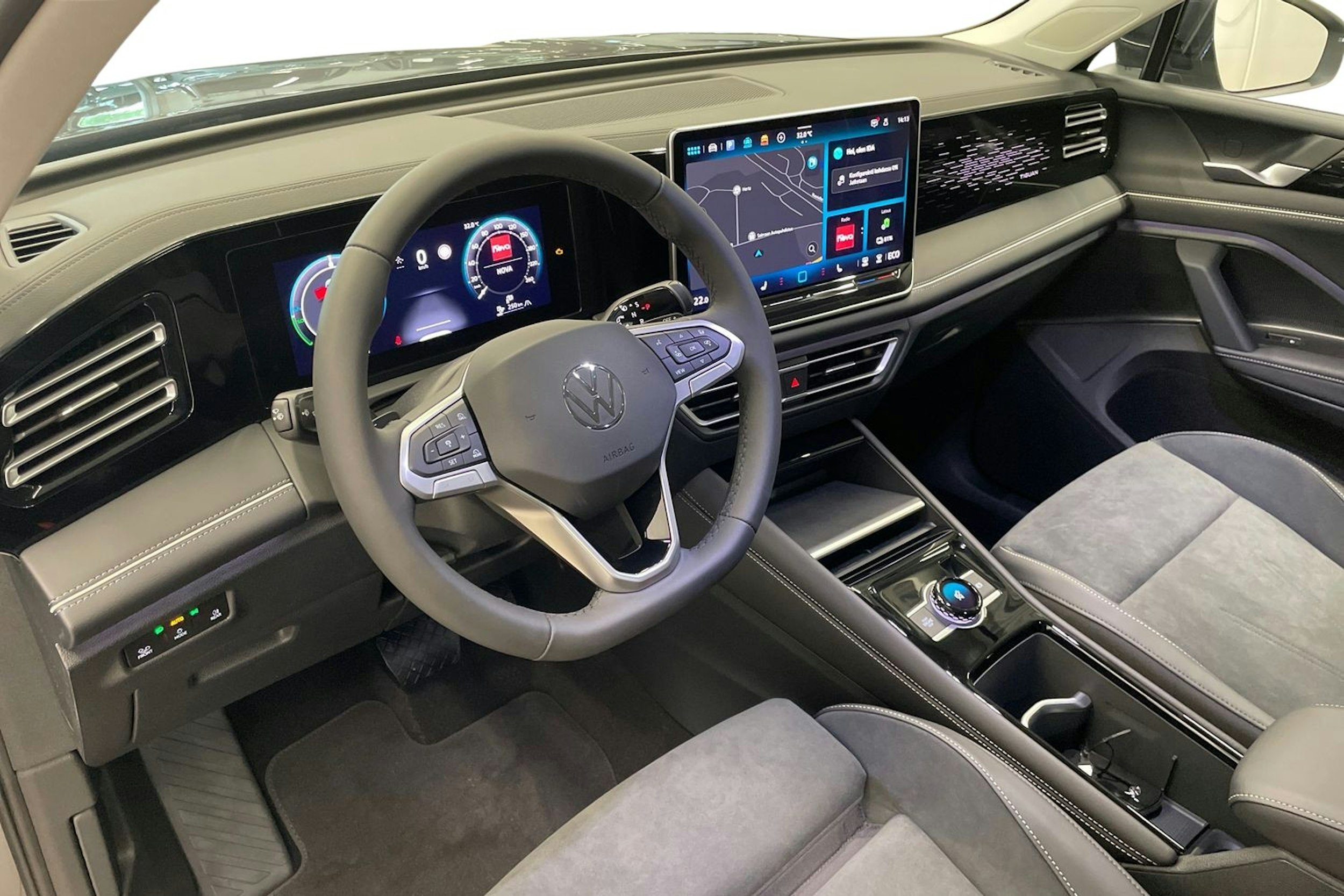 oranssi Volkswagen Tiguan 2025 kuva 6.