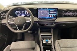 oranssi Volkswagen Tiguan 2025 kuva 7.