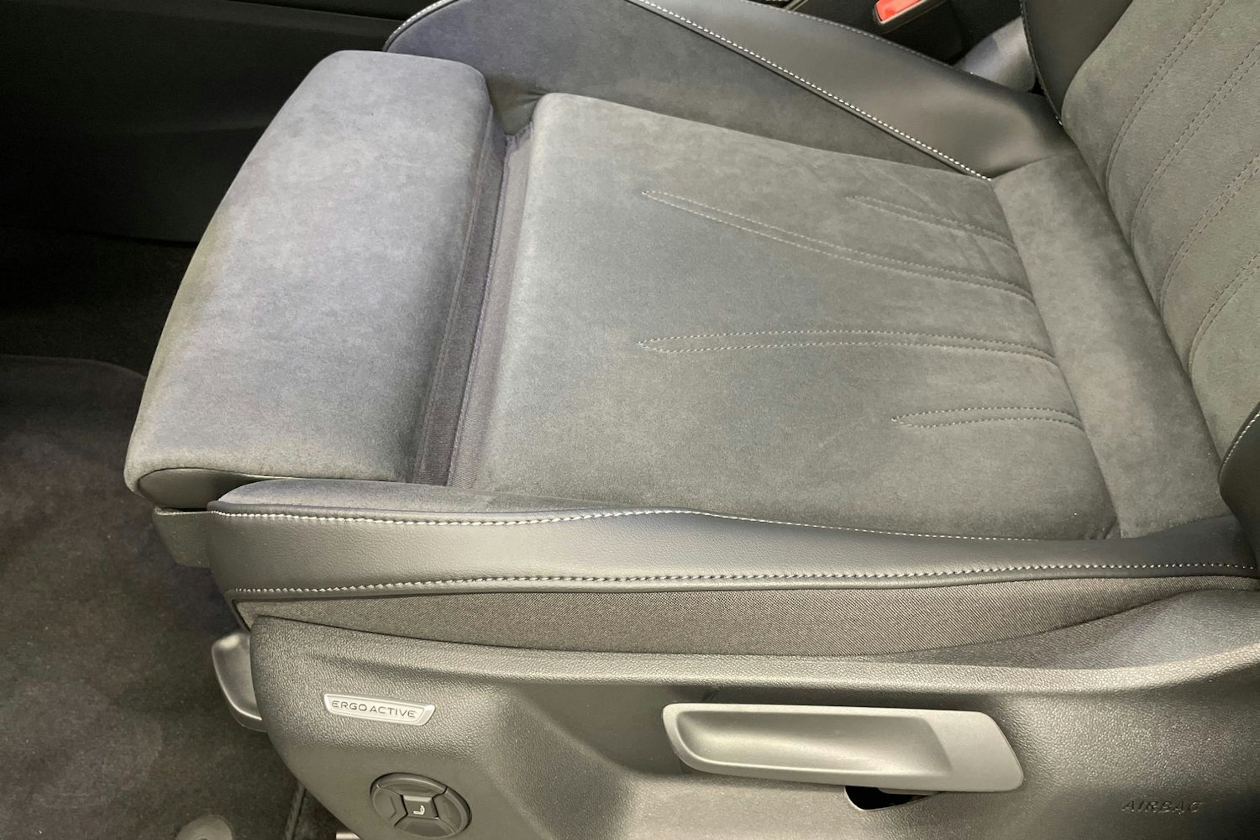 oranssi Volkswagen Tiguan 2025 kuva 12.