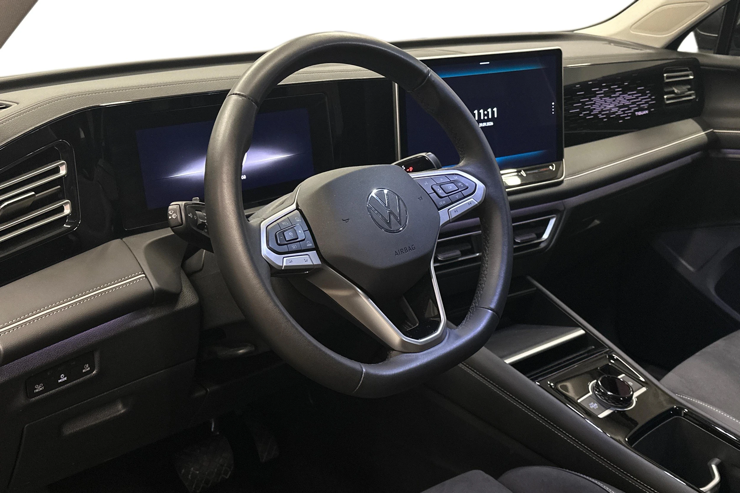 harmaa Volkswagen Tiguan 2025 kuva 6.