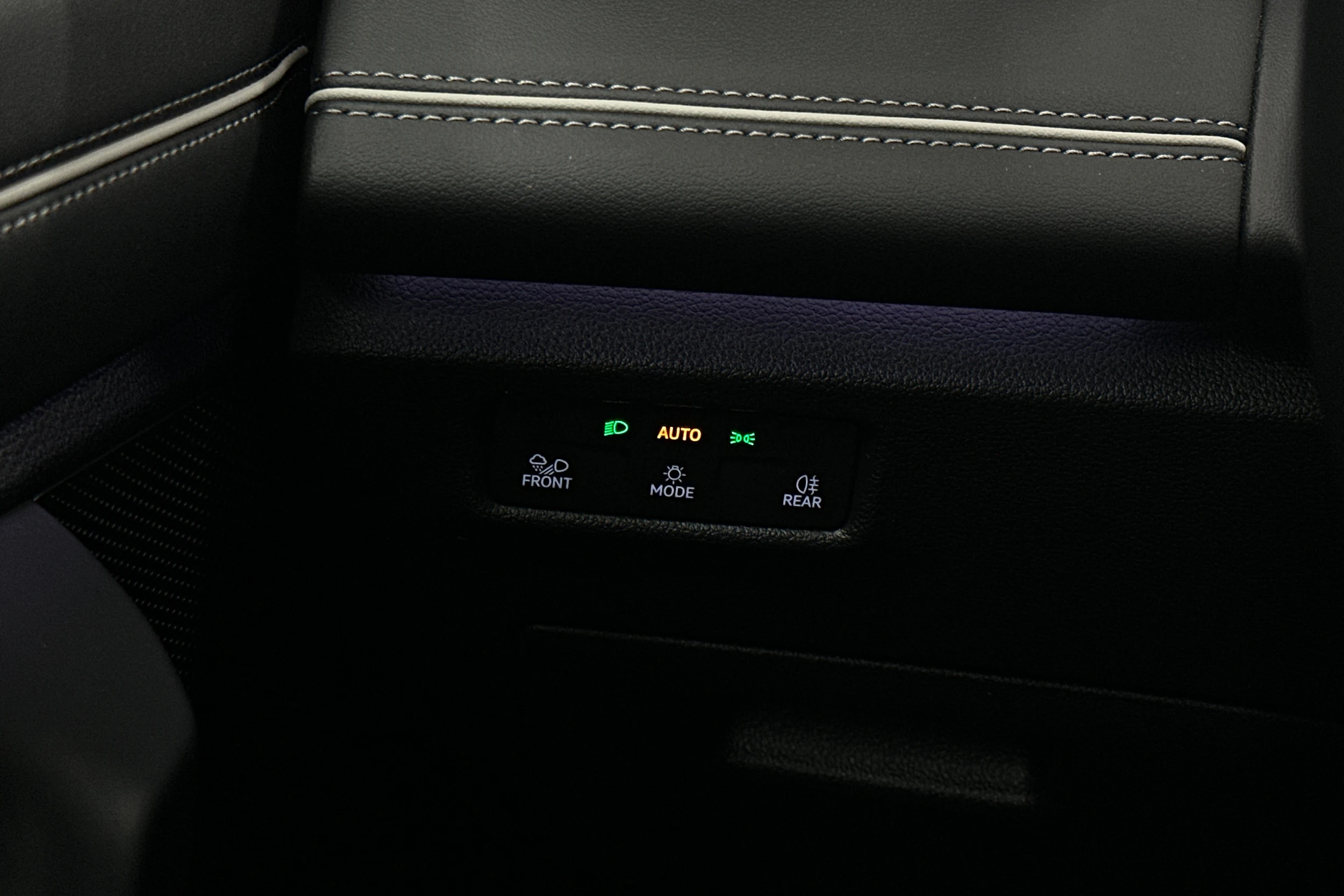 harmaa Volkswagen Tiguan 2025 kuva 15.