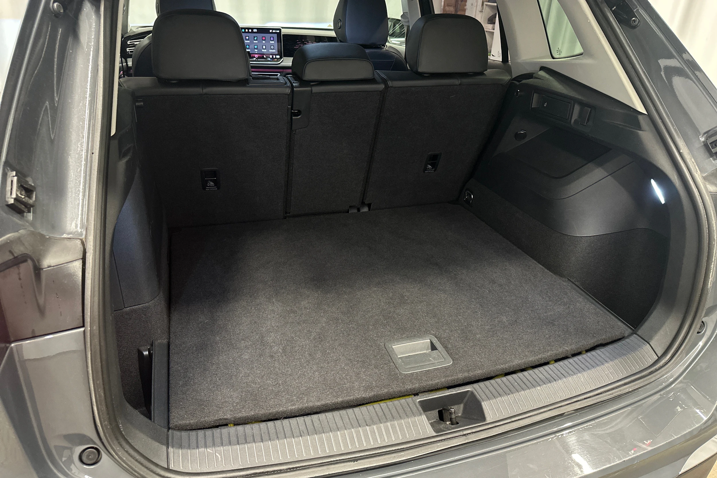 harmaa Volkswagen Tiguan 2025 kuva 34.