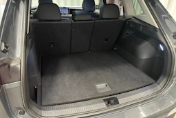 harmaa Volkswagen Tiguan 2025 kuva 34.