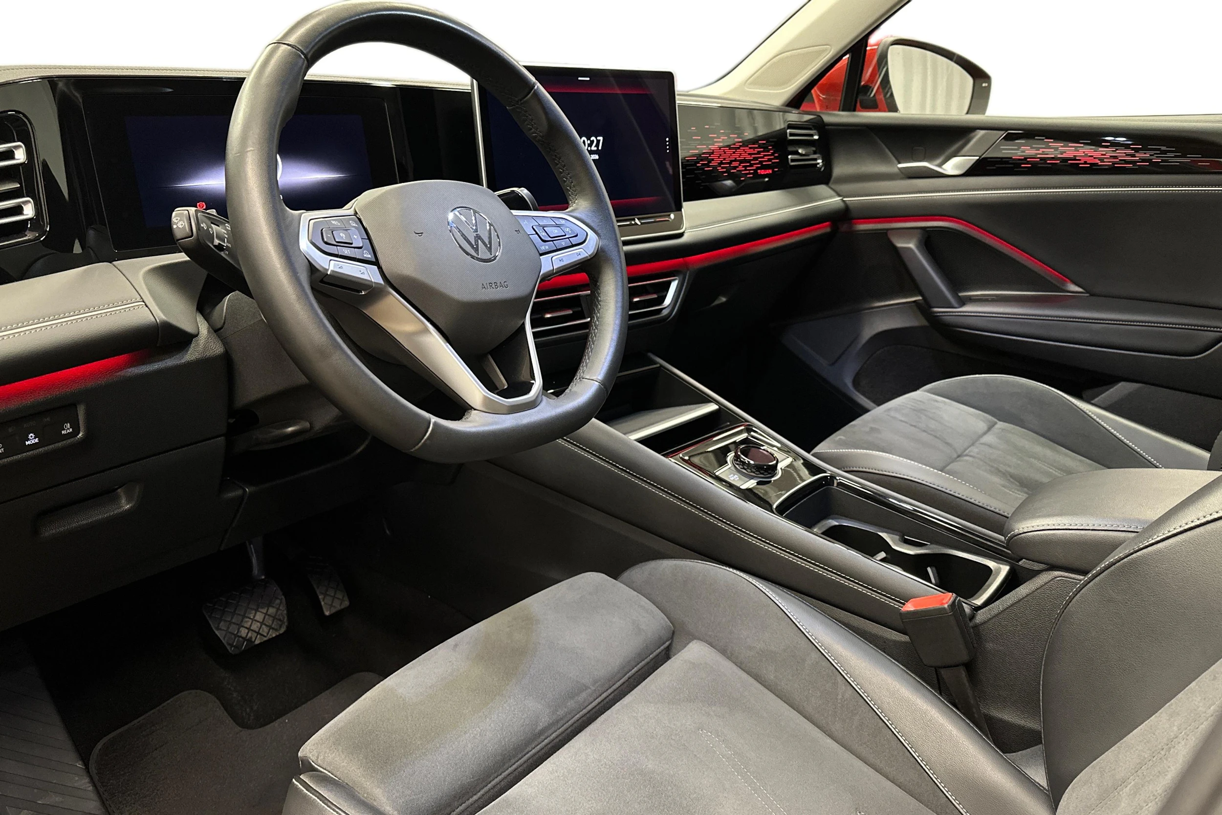 punainen Volkswagen Tiguan 2025 kuva 11.
