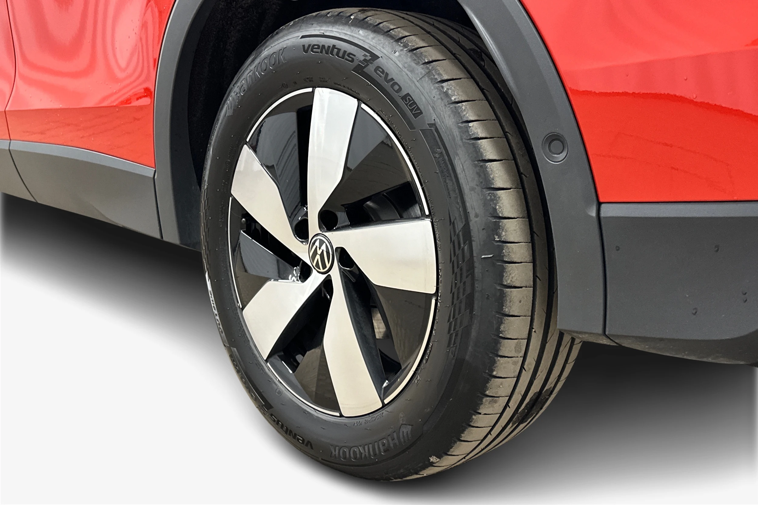 punainen Volkswagen Tiguan 2025 kuva 16.