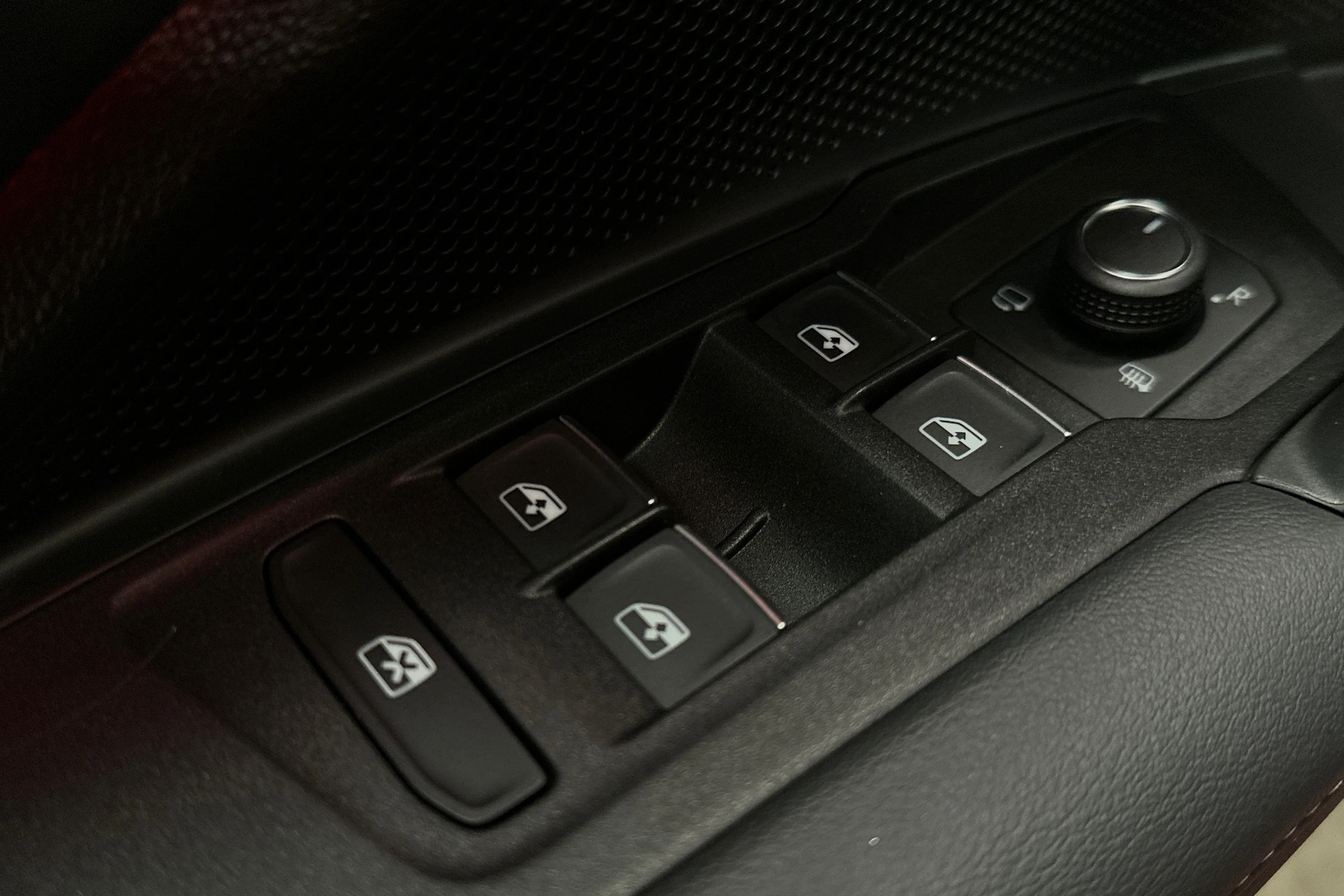 punainen Volkswagen Tiguan 2025 kuva 25.