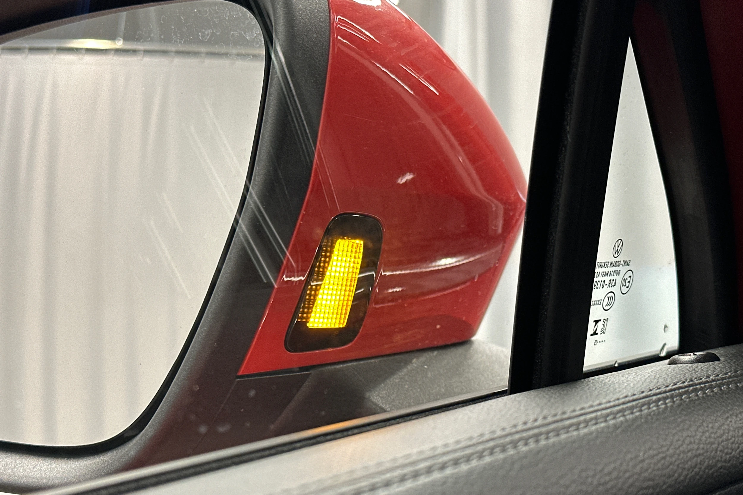 punainen Volkswagen Tiguan 2025 kuva 43.
