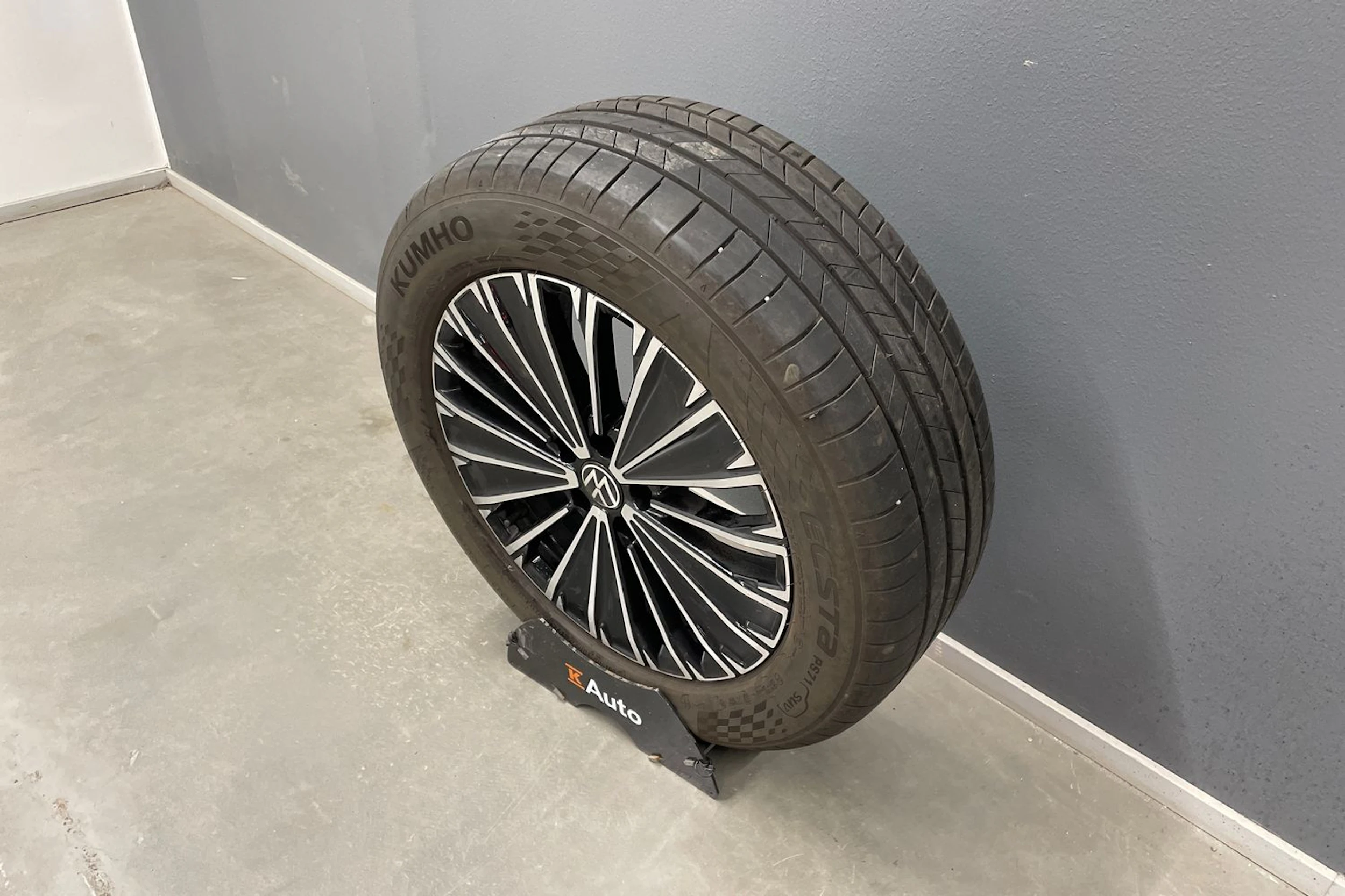 musta Volkswagen Tiguan 2025 kuva 11.