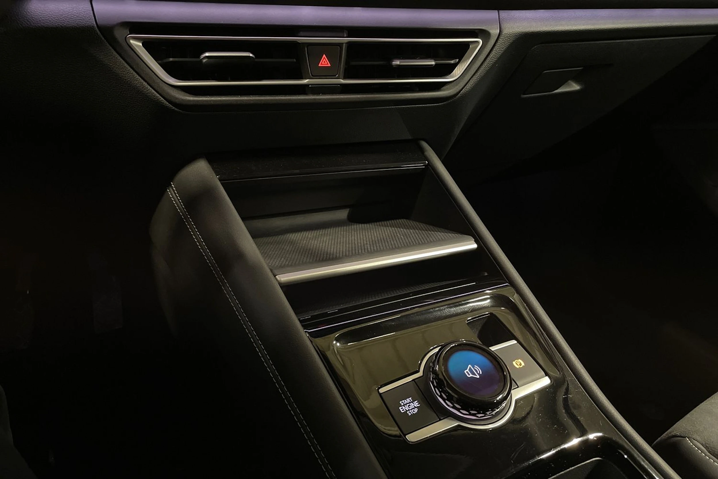 musta Volkswagen Tiguan 2025 kuva 24.