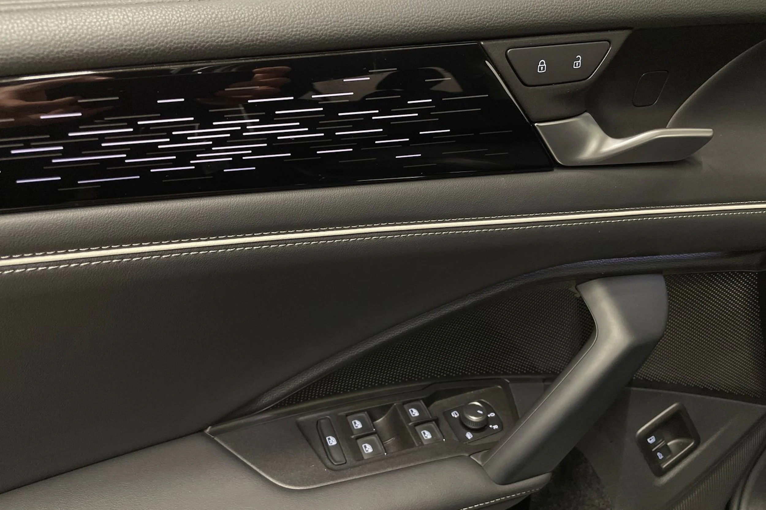 musta Volkswagen Tiguan 2025 kuva 28.