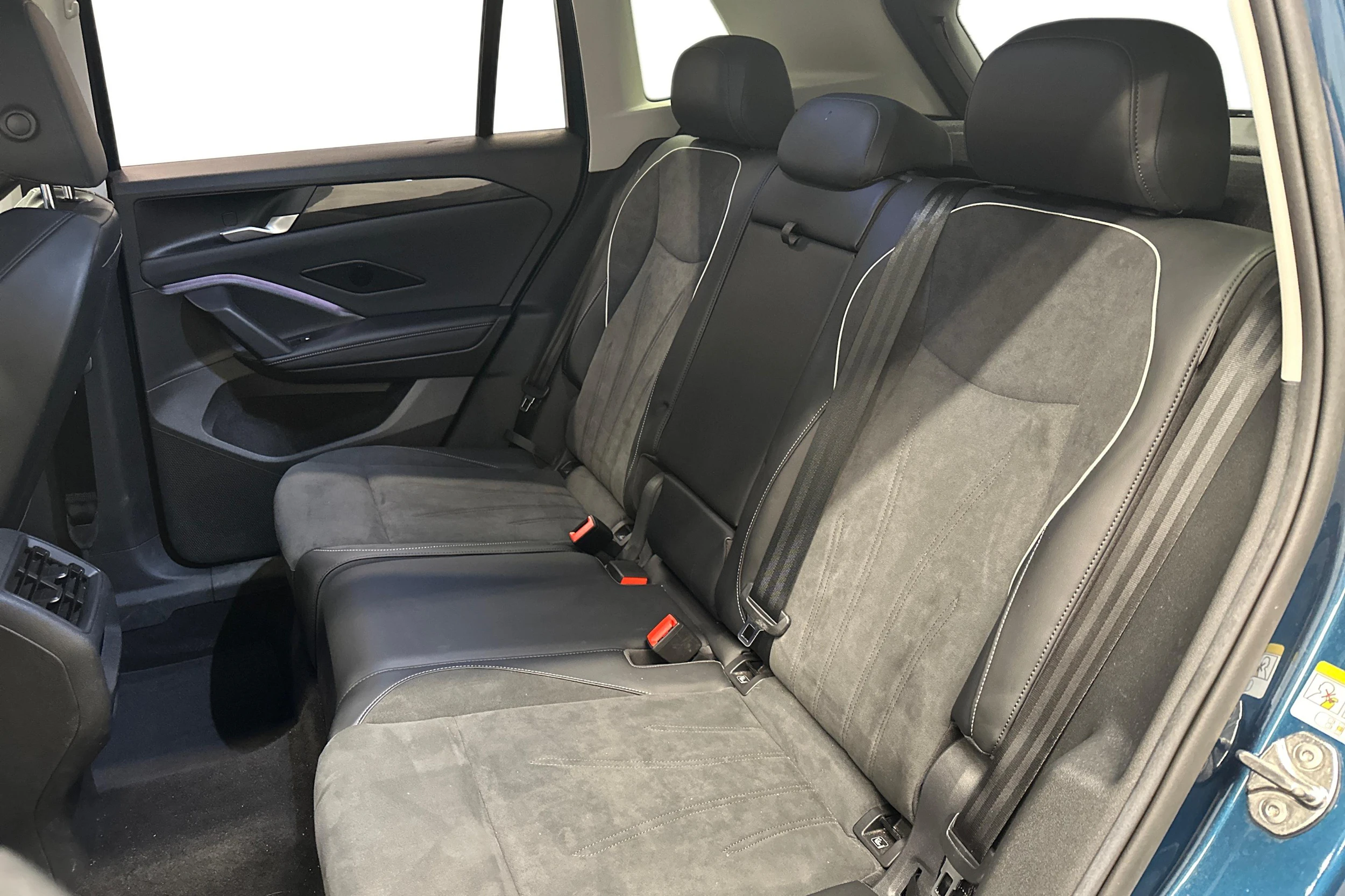 sininen Volkswagen Tiguan 2025 kuva 8.