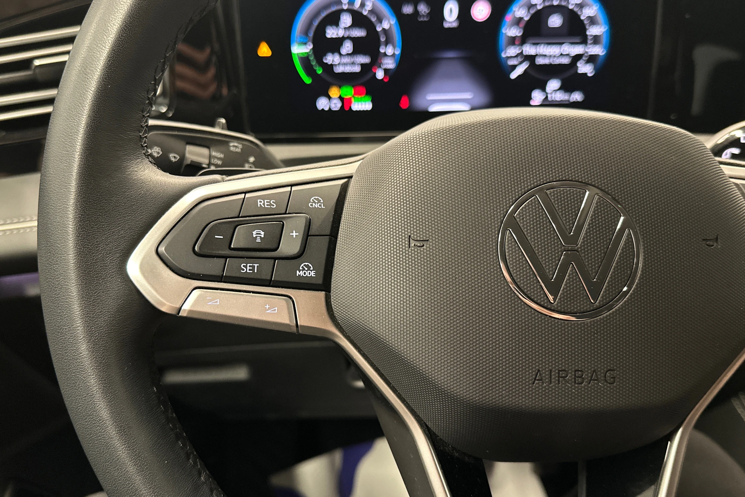 sininen Volkswagen Tiguan 2025 kuva 11.