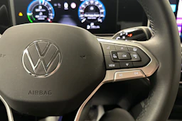 sininen Volkswagen Tiguan 2025 kuva 12.