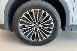 harmaa Volkswagen Tiguan 2025 kuva 9.