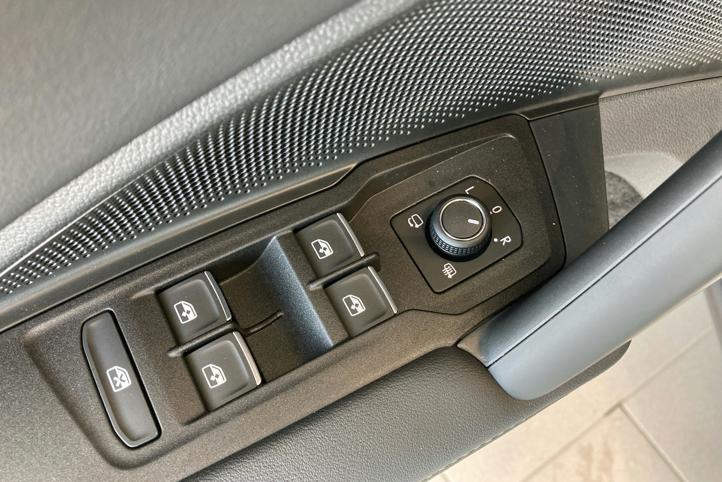 harmaa Volkswagen Tiguan 2025 kuva 11.
