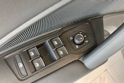 harmaa Volkswagen Tiguan 2025 kuva 11.