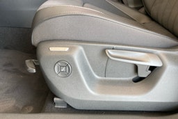 harmaa Volkswagen Tiguan 2025 kuva 12.