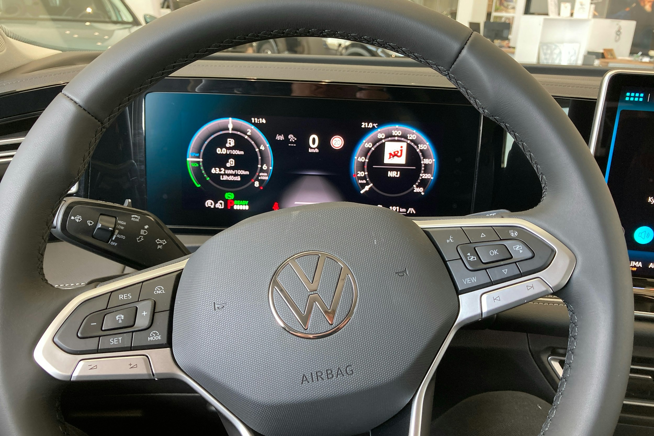 harmaa Volkswagen Tiguan 2025 kuva 14.
