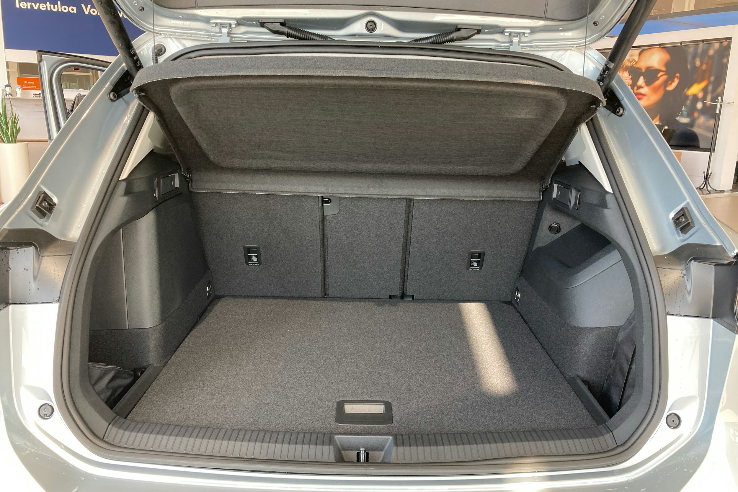 harmaa Volkswagen Tiguan 2025 kuva 19.