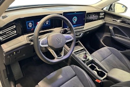 harmaa Volkswagen Tiguan 2025 kuva 6.