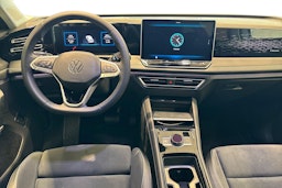 harmaa Volkswagen Tiguan 2025 kuva 7.