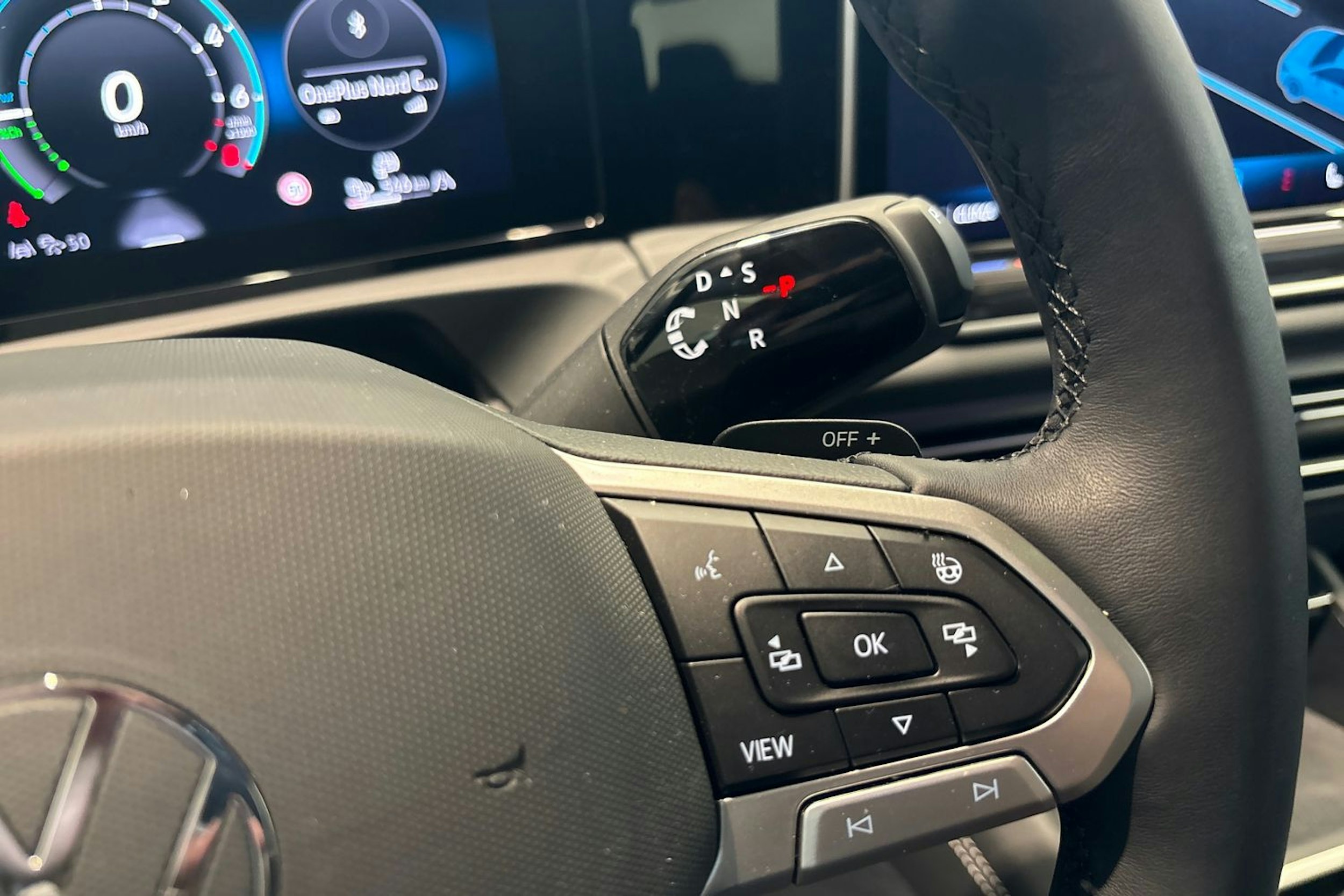 harmaa Volkswagen Tiguan 2025 kuva 16.