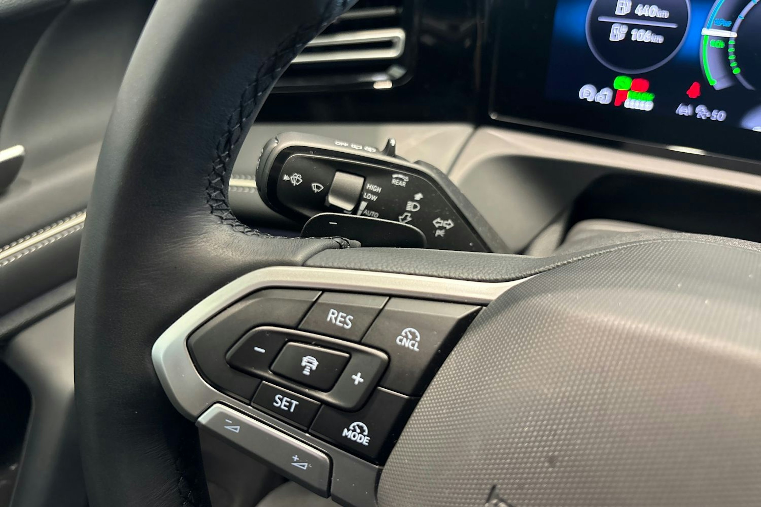 harmaa Volkswagen Tiguan 2025 kuva 17.