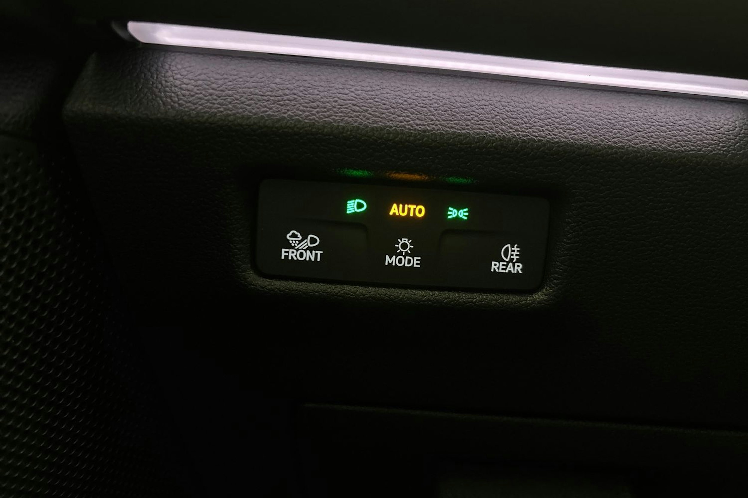 harmaa Volkswagen Tiguan 2025 kuva 18.