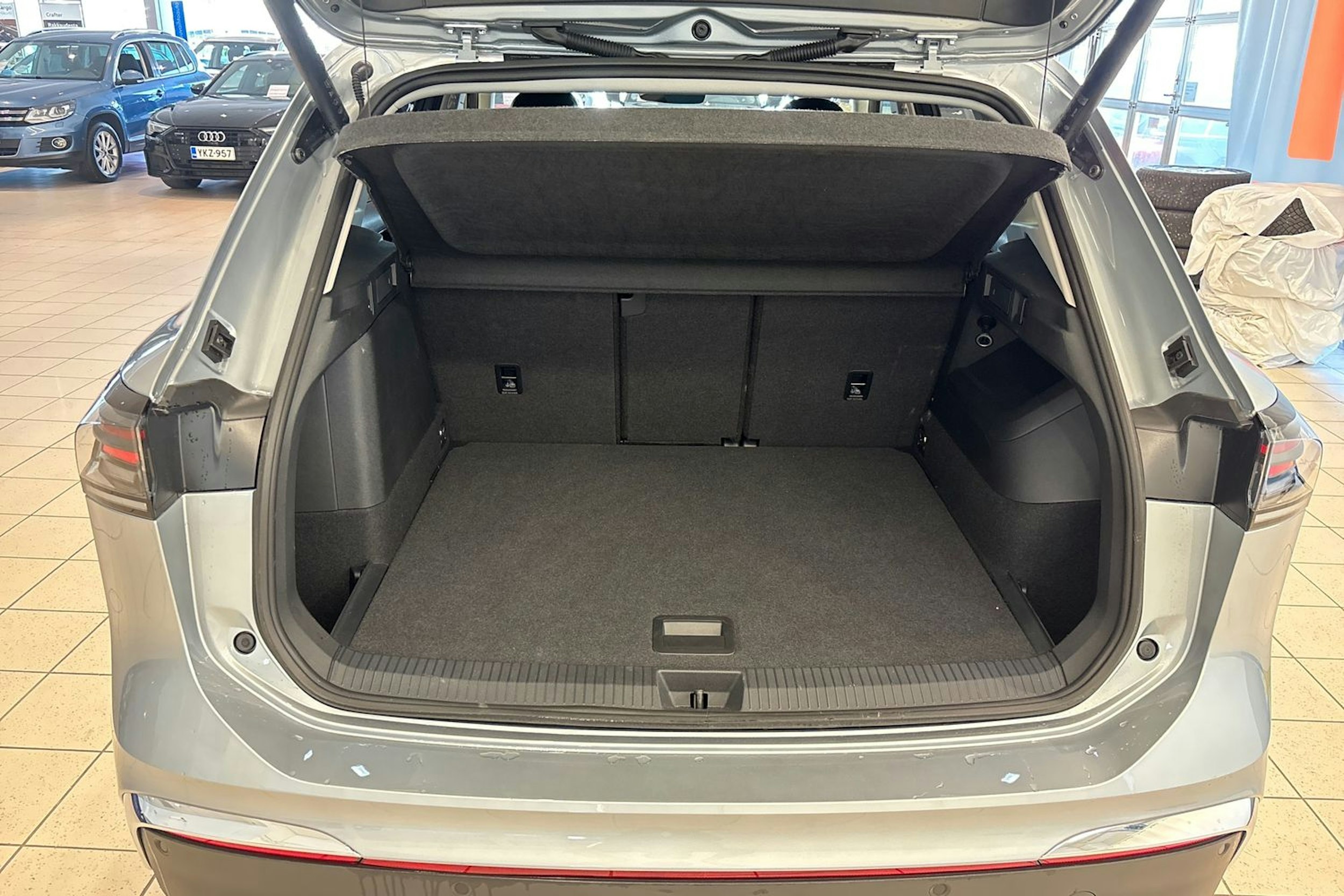 harmaa Volkswagen Tiguan 2025 kuva 19.